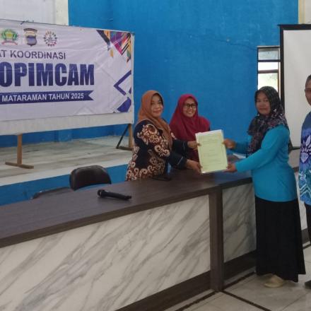 Kopdes Merah Putih Gunung Ulin Terima Akta Notaris serta SK Pendirian Kopdes Merah Putih